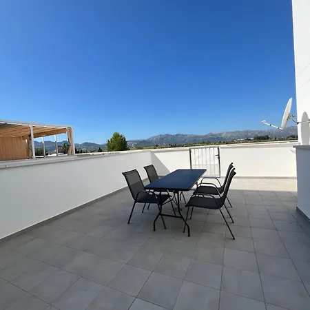 Duplex En Nova Entre Golf Y Met *