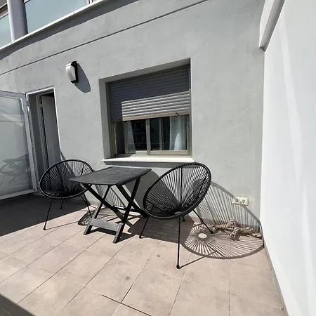 Duplex En Nova Entre Golf Y Met