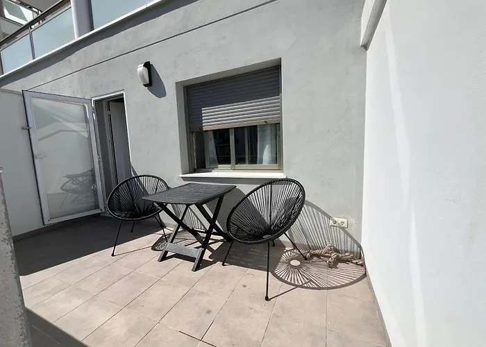 Duplex En Nova Entre Golf Y Met